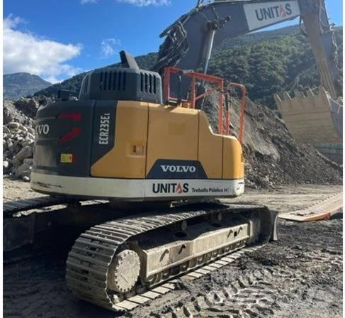 Volvo ECR 235 EL حفارات زحافة