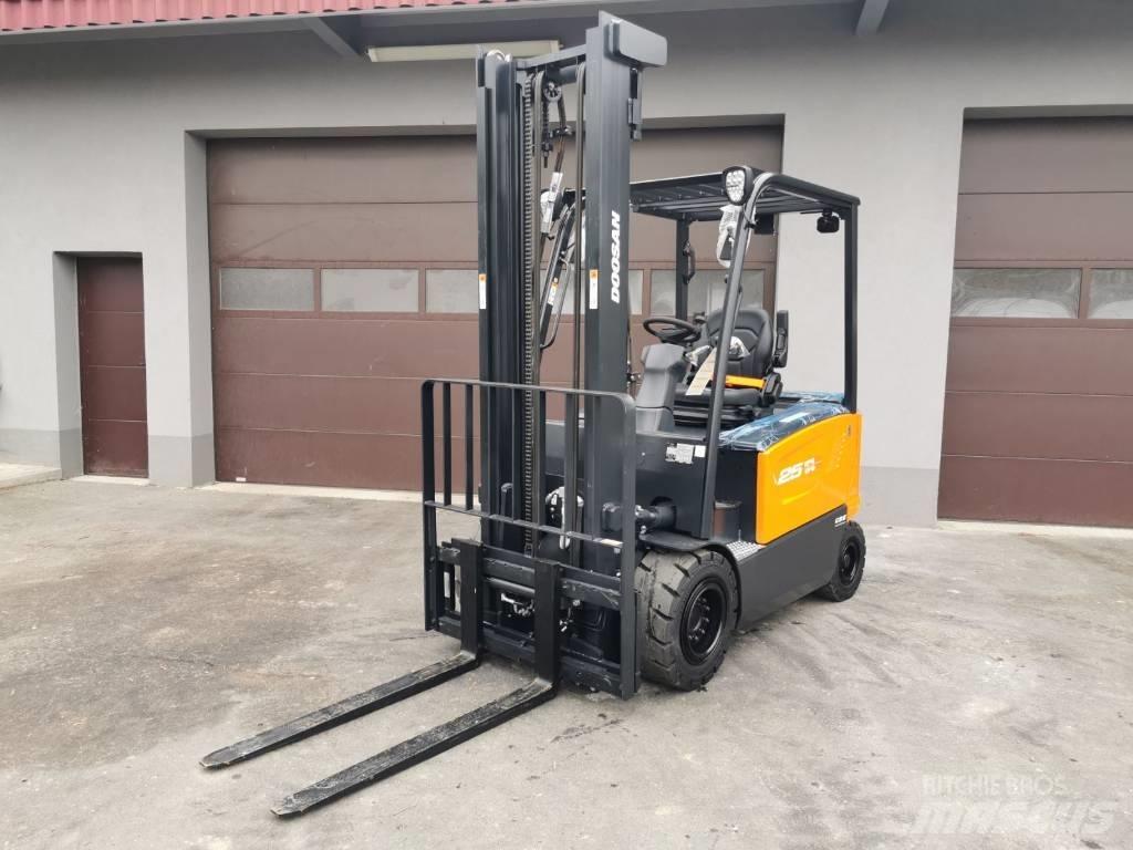 Doosan B25S-7 شاحنات ذات رافعات شوكية تعمل بالكهرباء