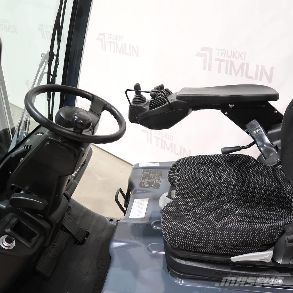 Toyota 8FBM20T شاحنات ذات رافعات شوكية تعمل بالكهرباء