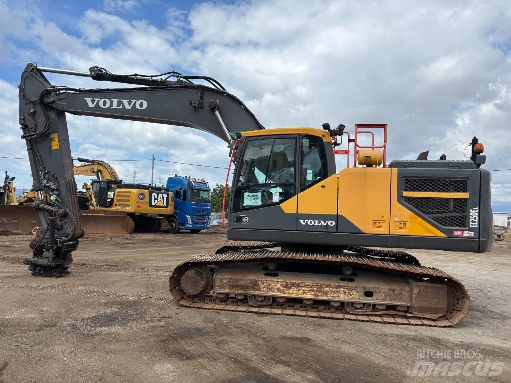 Volvo EC 250 EL حفارات زحافة