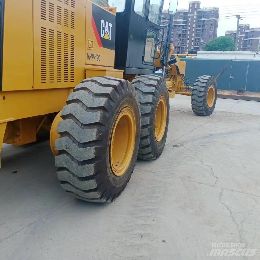 CAT 140 K معدات تمهيد الطرق