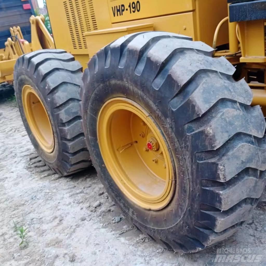 CAT 140 K معدات تمهيد الطرق