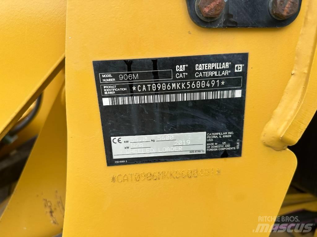 CAT 906 لوادر بعجل