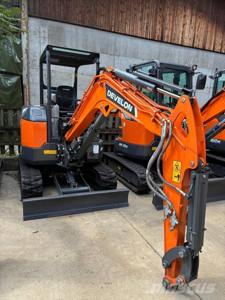 Develon DX 27 Z-7 حفارات صغيرة أقل من 7 طن (حفارات صغيرة)