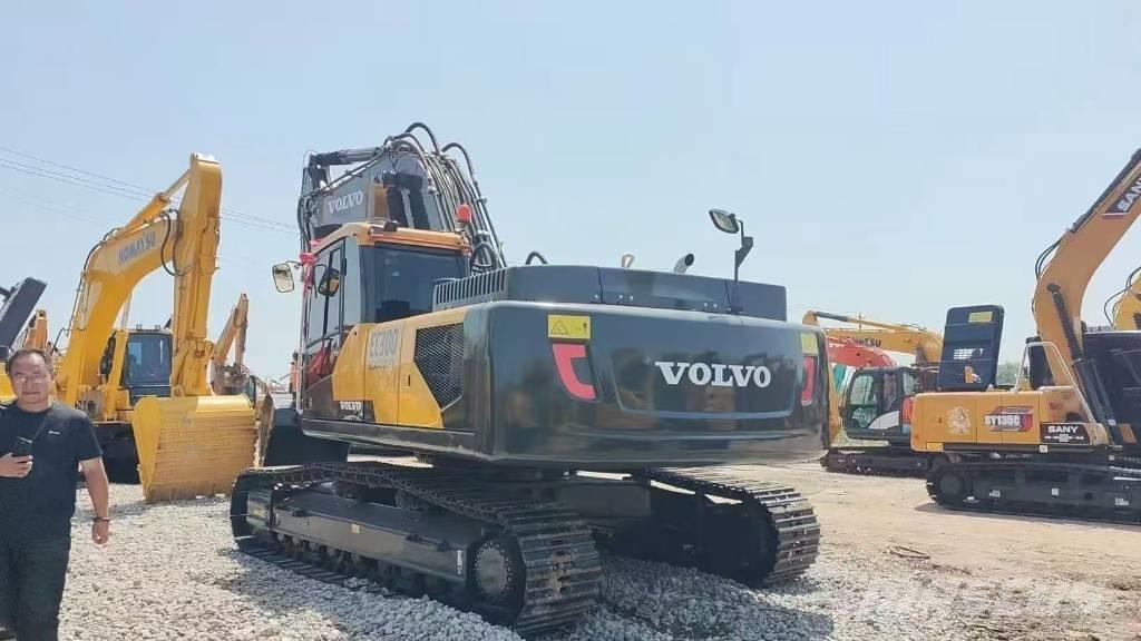 Volvo EC 300 D L حفارات زحافة