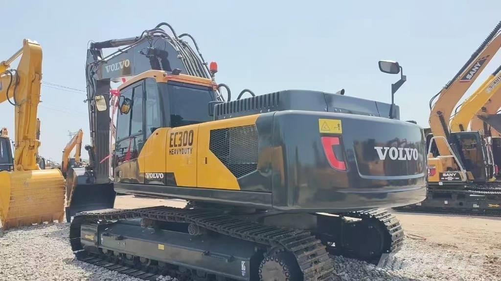 Volvo EC 300 D L حفارات زحافة