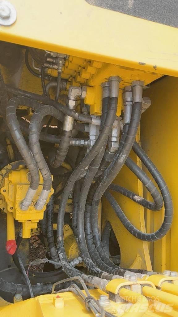 Komatsu PC 130 حفارات زحافة