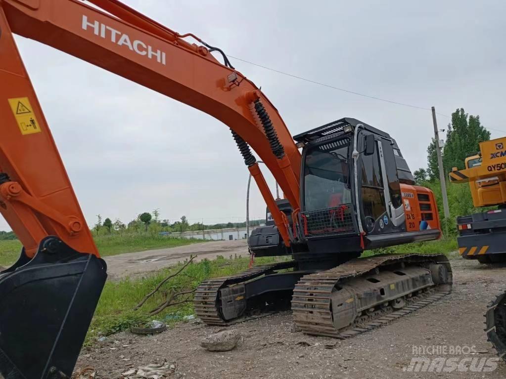 Hitachi ZX210 حفارات زحافة