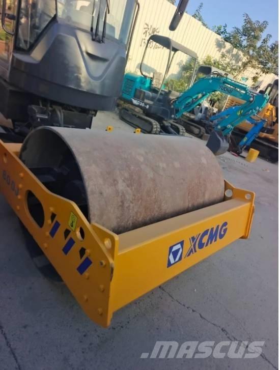 XCMG XS 800 J مداحل أحادية الأسطوانة