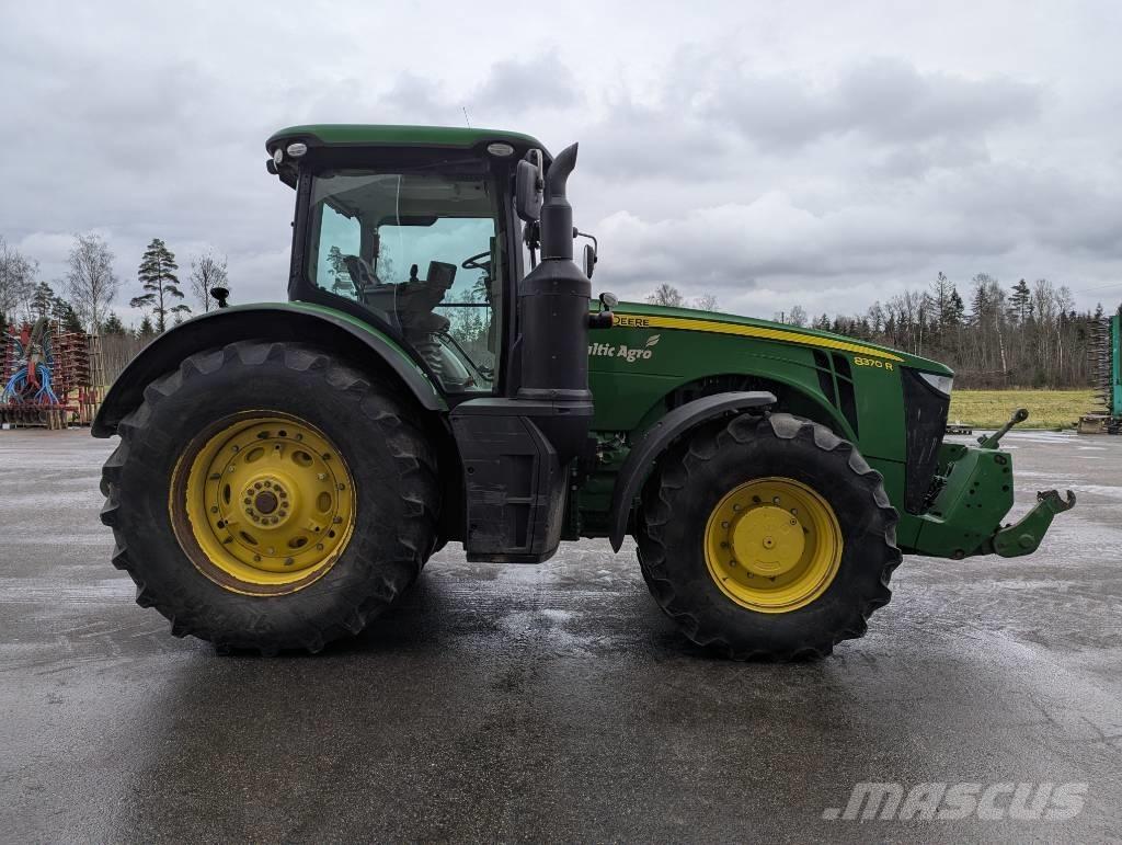John Deere 8370 R الجرارات