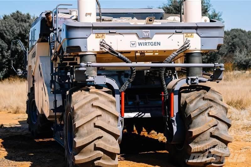 Wirtgen WR240 شاحنات أخرى