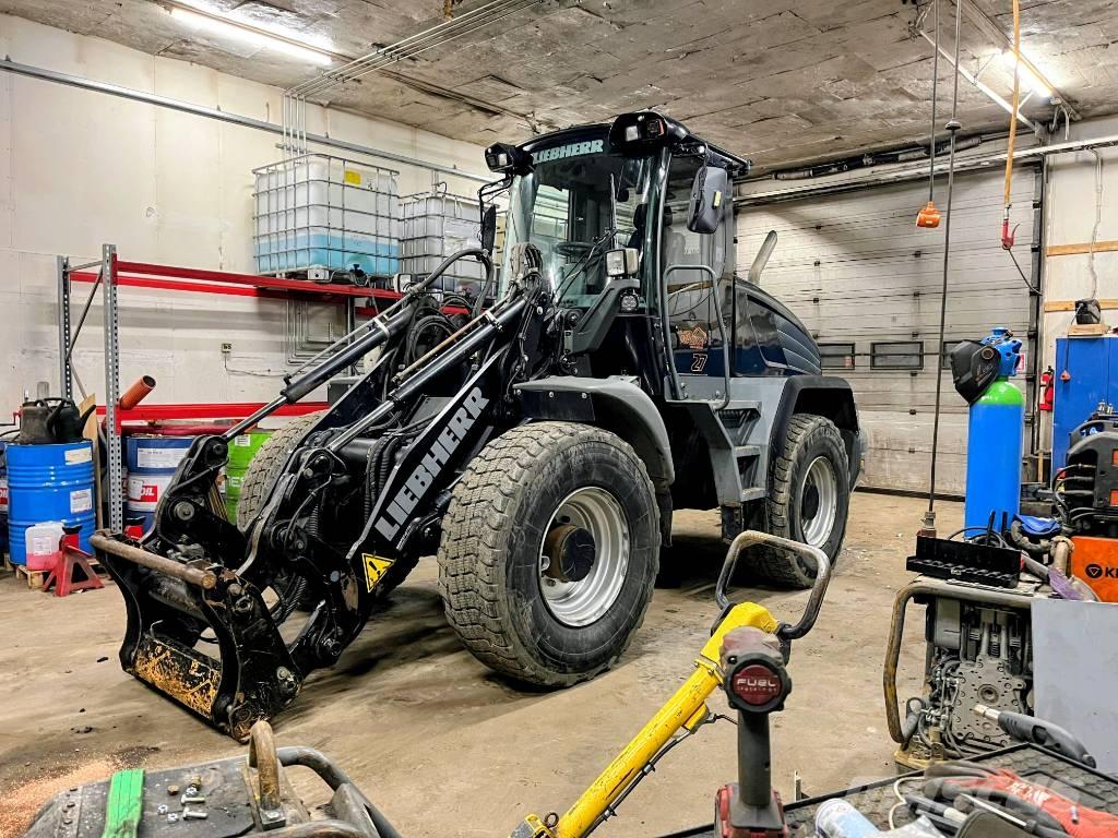 Liebherr L 524 لوادر بعجل