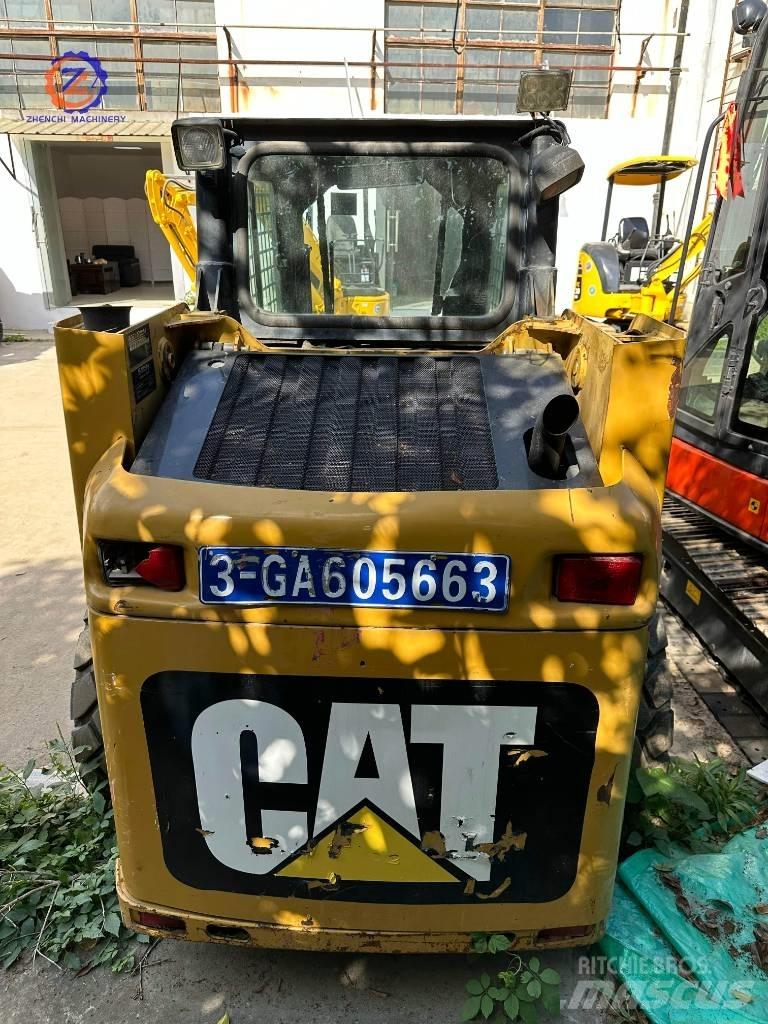 CAT 226 B لوادر انزلاقية التوجيه