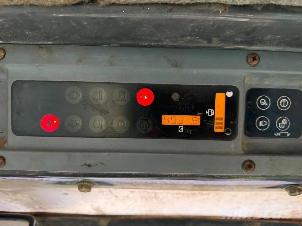 New Holland LS 170 لوادر انزلاقية التوجيه