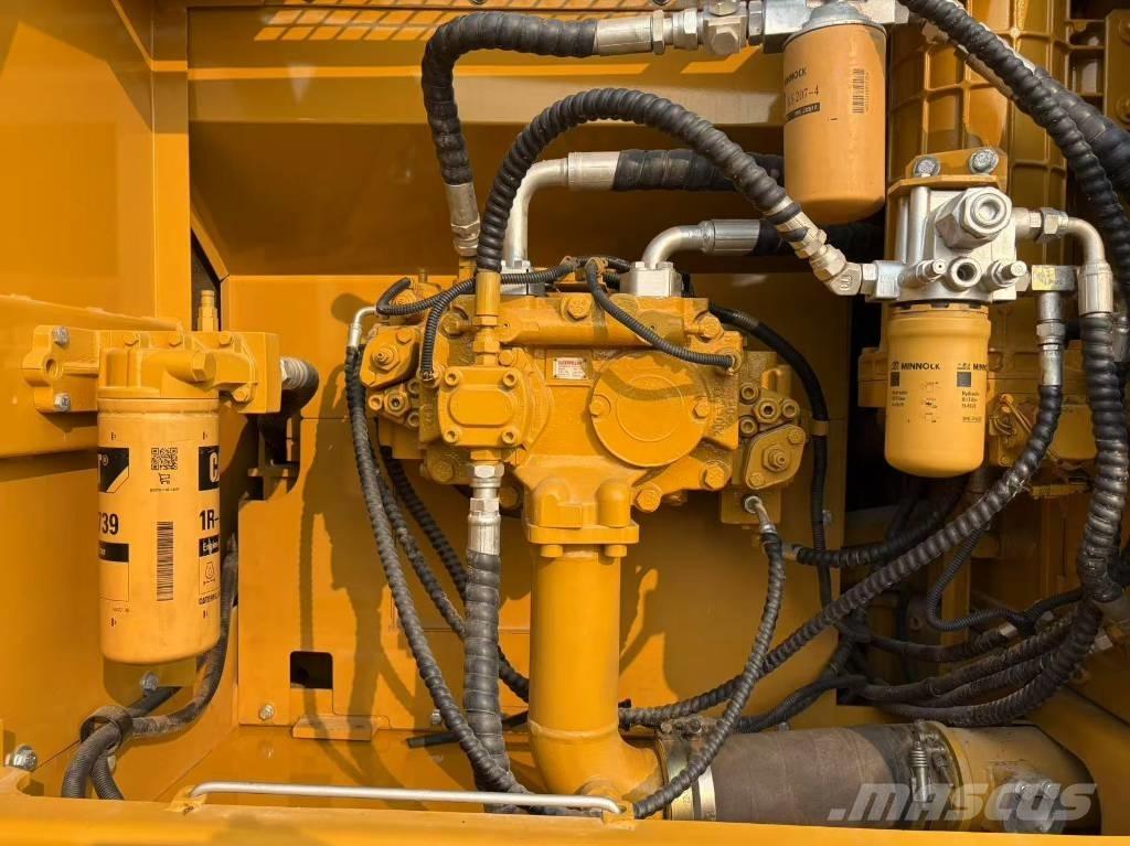 CAT 325 حفارات زحافة