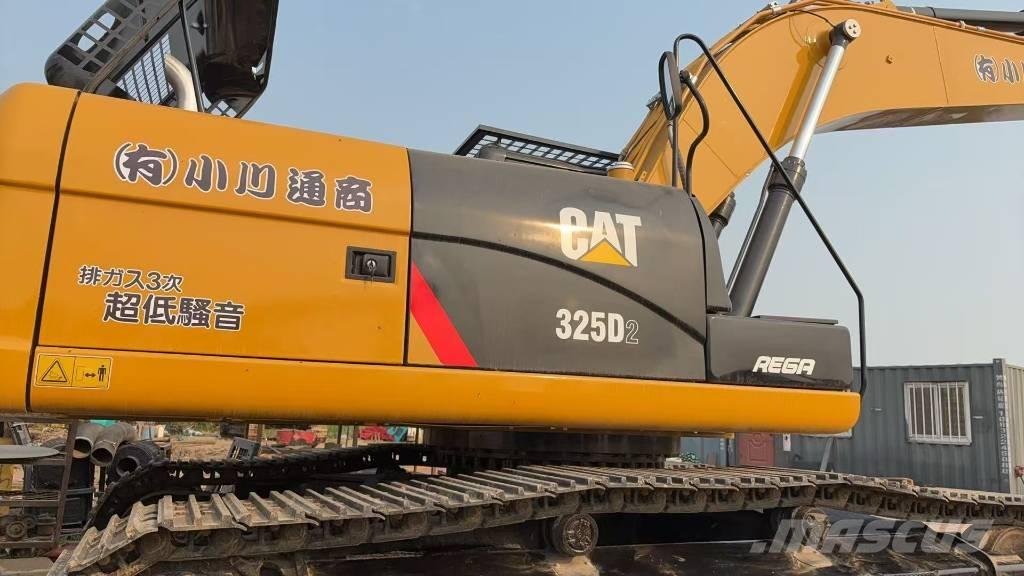 CAT 325 حفارات زحافة