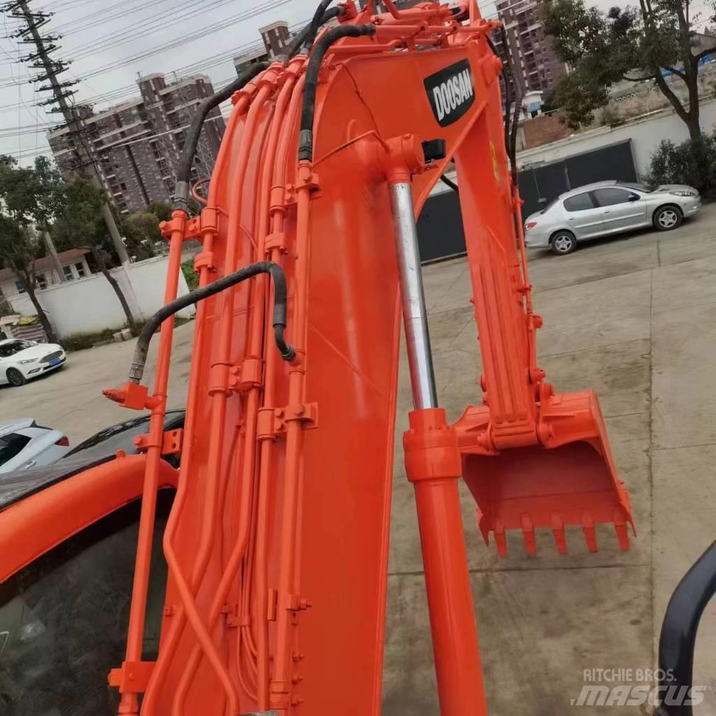 Doosan DX 225 LC حفارات زحافة