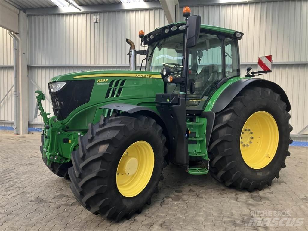 John Deere 6215R الجرارات