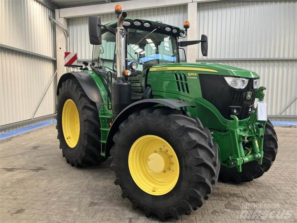 John Deere 6215R الجرارات