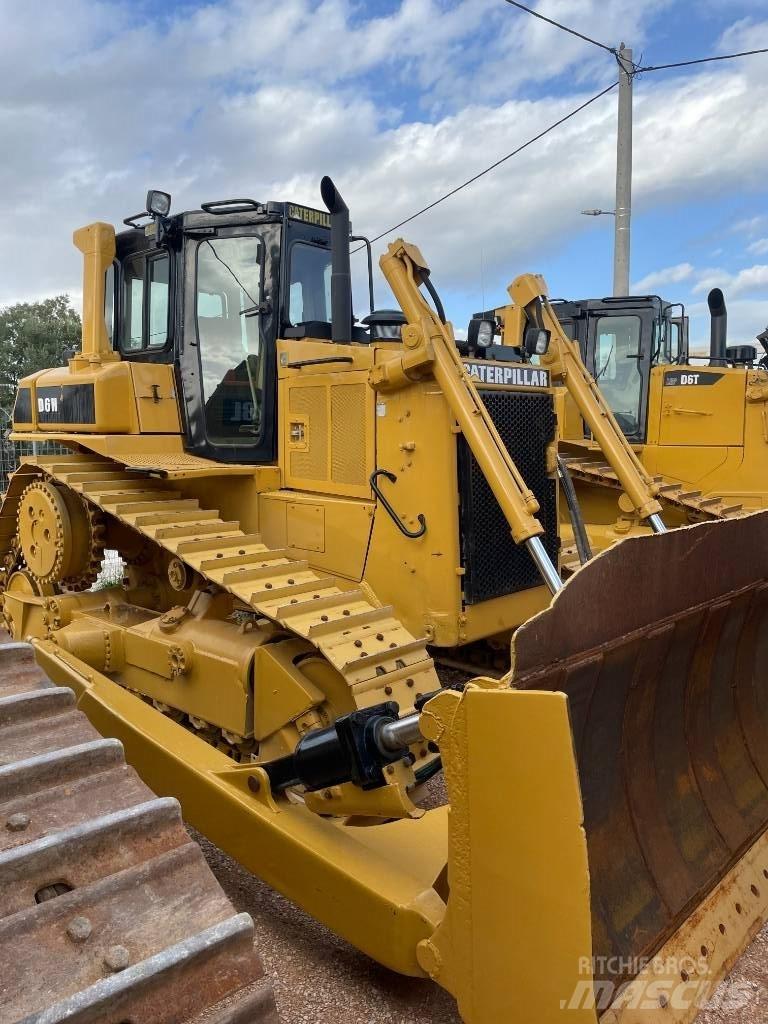 CAT D6H بلدوزرات مجنزرة