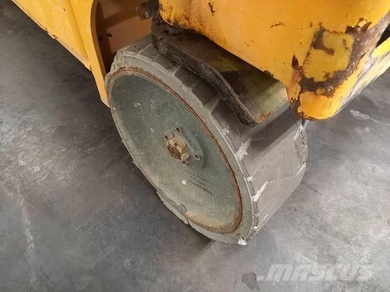 Haulotte Compact 12 رافعات مقصية الشكل