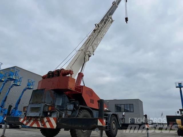 Tadano TR 300 E رافعات الطرق الوعرة