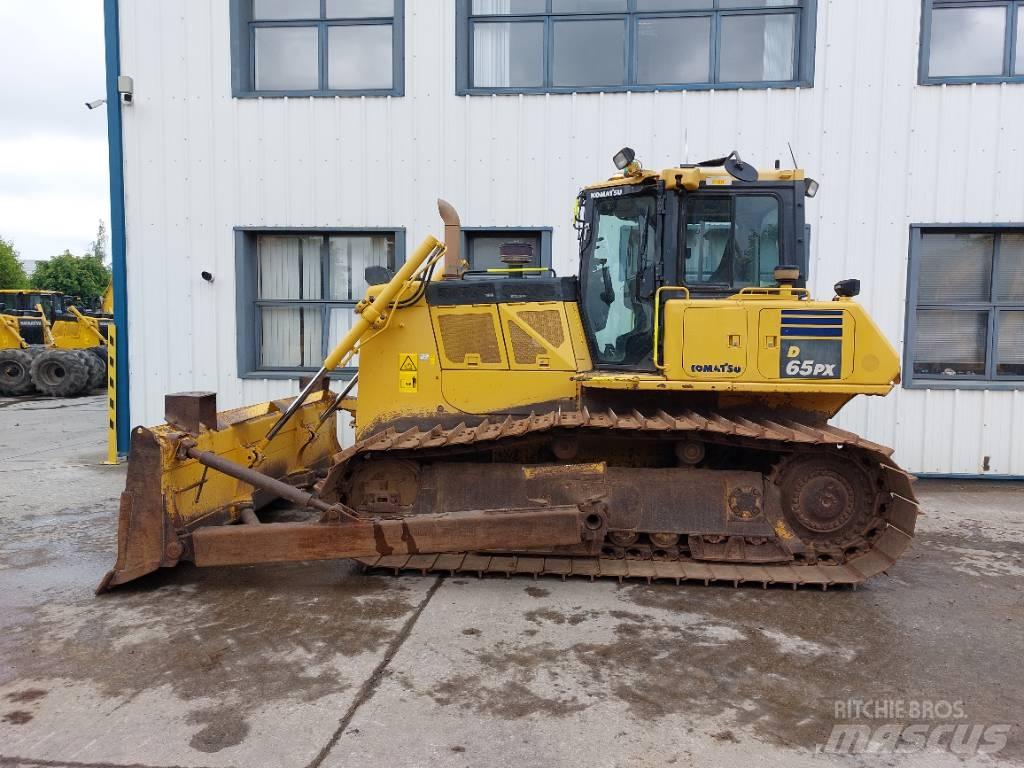 Komatsu D65PX-18 بلدوزرات مجنزرة