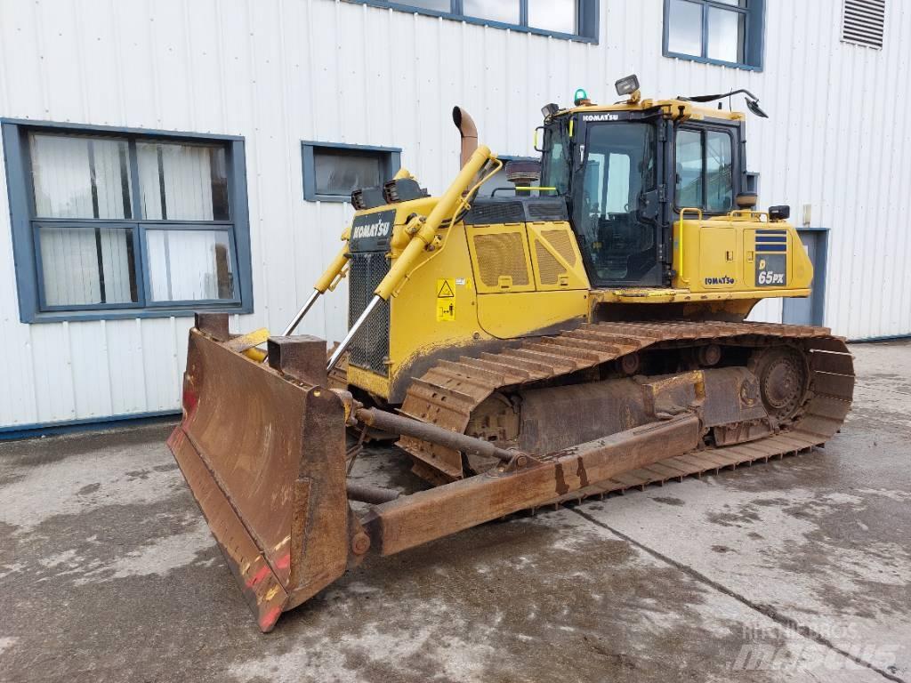 Komatsu D65PX-18 بلدوزرات مجنزرة