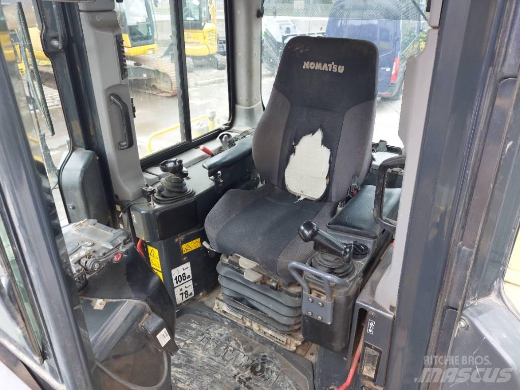 Komatsu D65PX-18 بلدوزرات مجنزرة