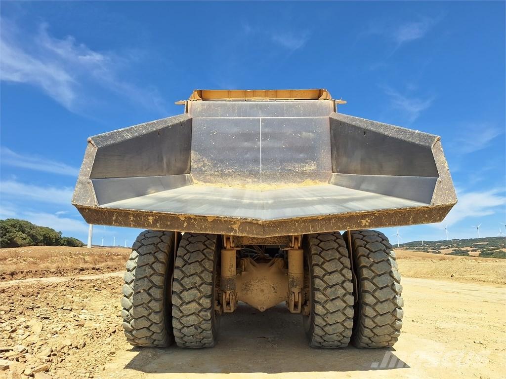 Komatsu HD 605-7E0 شاحنات المخلفات الصلبة