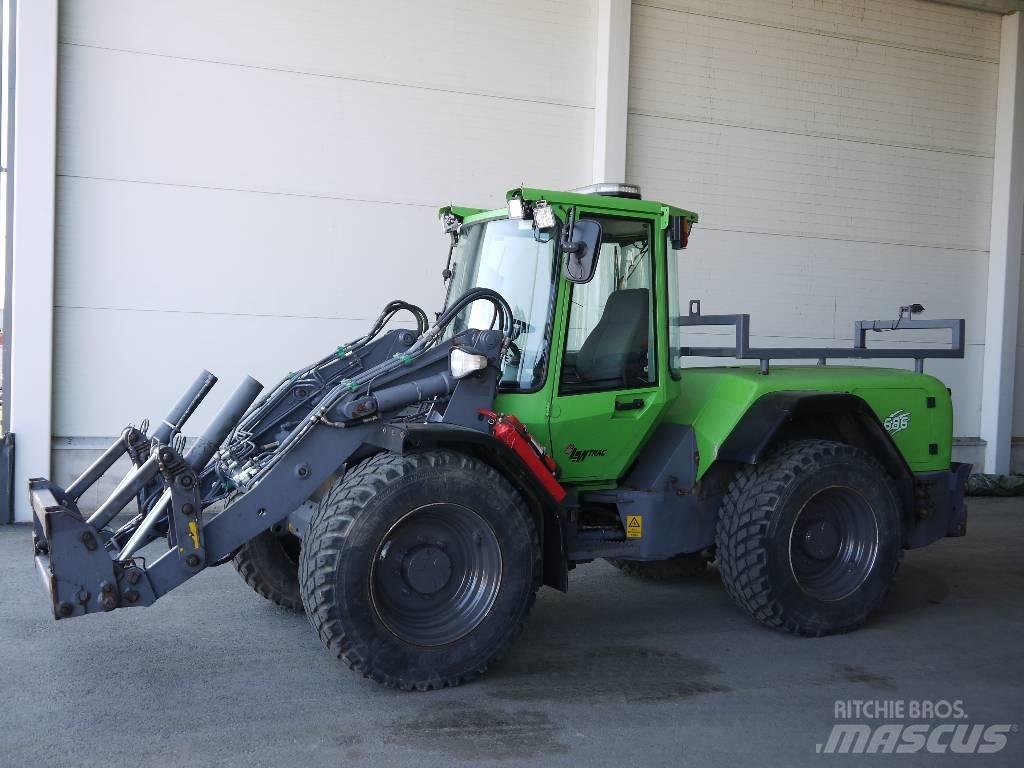 LM Trac 686 لوادر بعجل