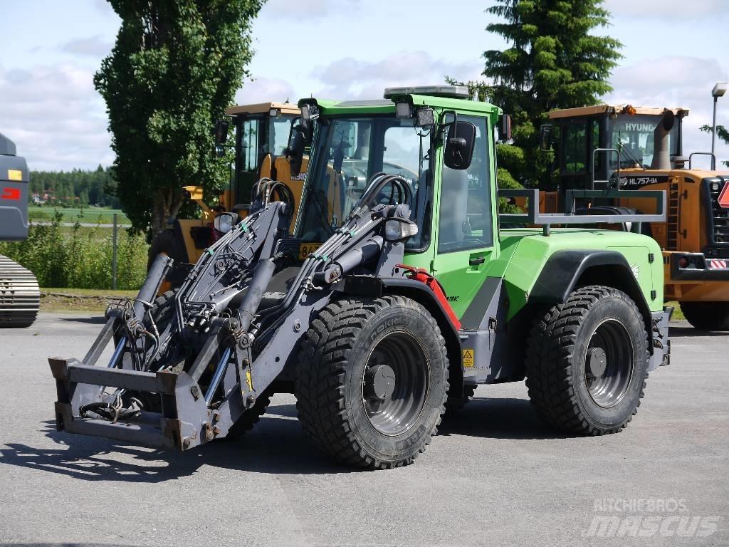 LM Trac 686 لوادر بعجل