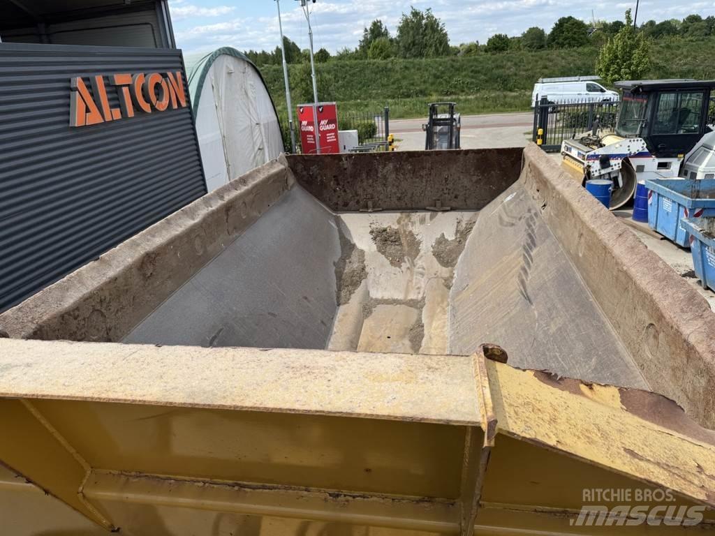 CAT 730C عربات نقل قلابة للمواقع
