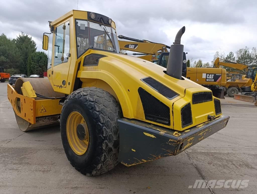 Bomag BW 213 D-4 مداحل أحادية الأسطوانة