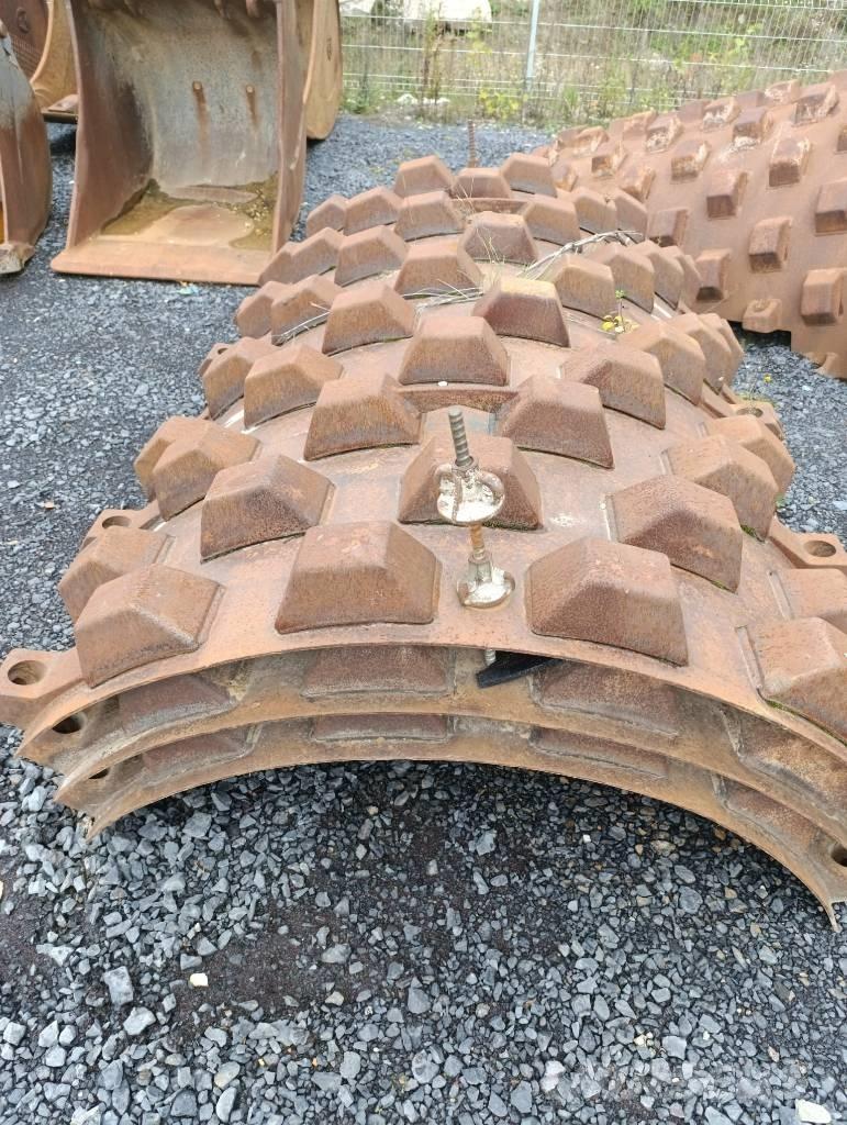 Bomag BW 213 D-4 مداحل أحادية الأسطوانة