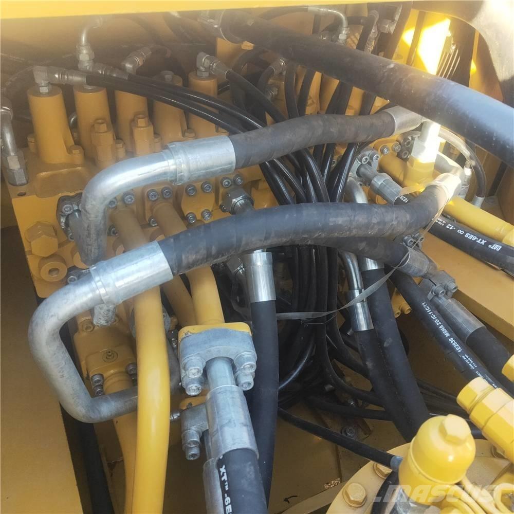CAT 340D2 حفارات زحافة