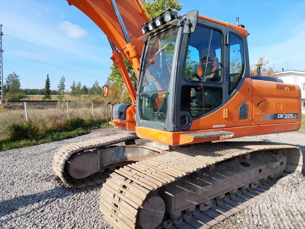 Doosan DX 225 LC حفارات زحافة