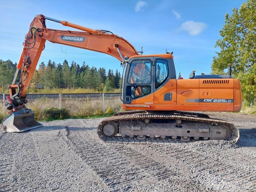 Doosan DX 225 LC حفارات زحافة