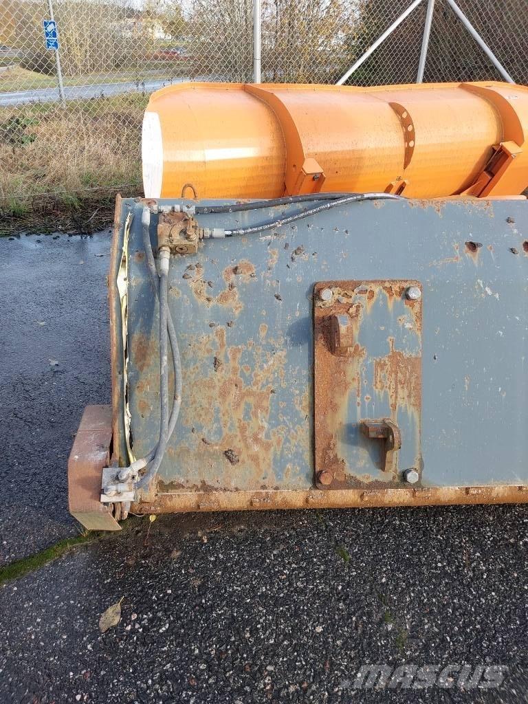 Stark HK 1200 معدات نشر الرمال والملح