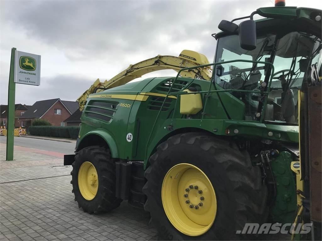 John Deere 8600 علافات ذاتية الدفع
