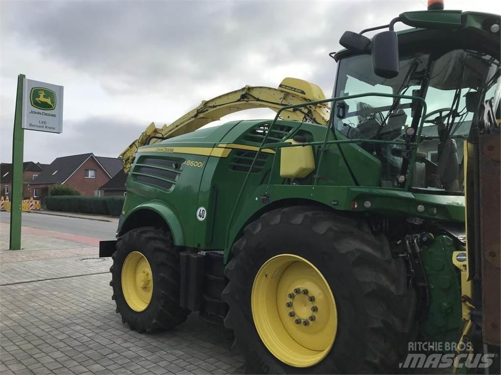 John Deere 8600 علافات ذاتية الدفع