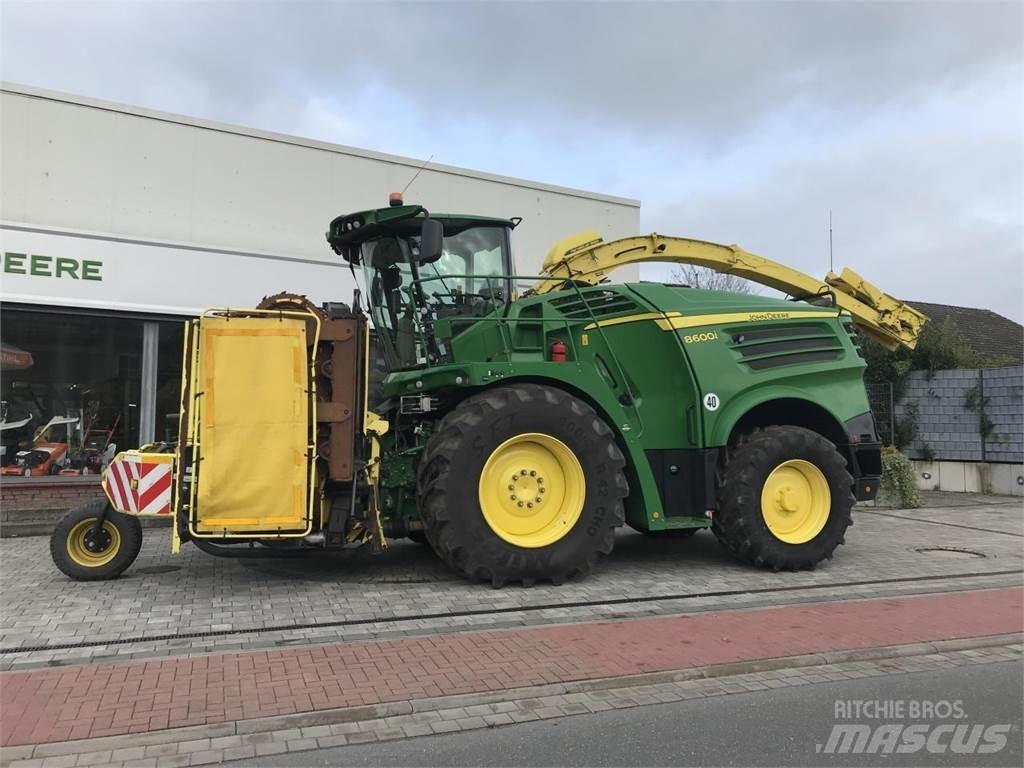 John Deere 8600 علافات ذاتية الدفع