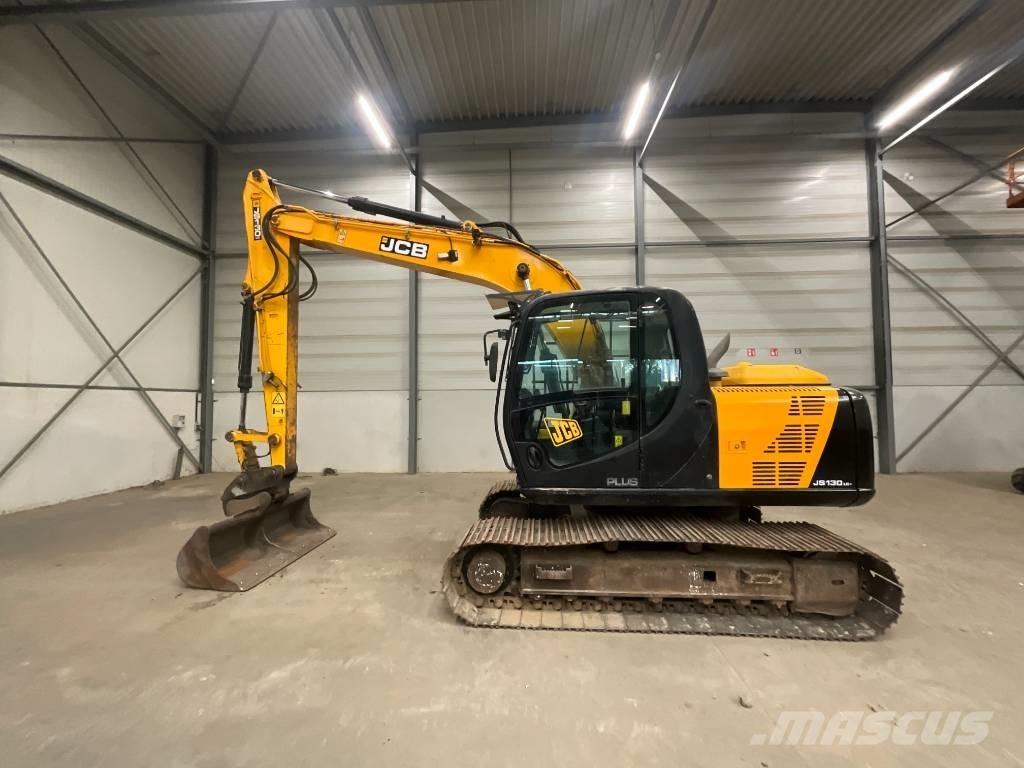 JCB JS 130 LC 4F حفارات زحافة