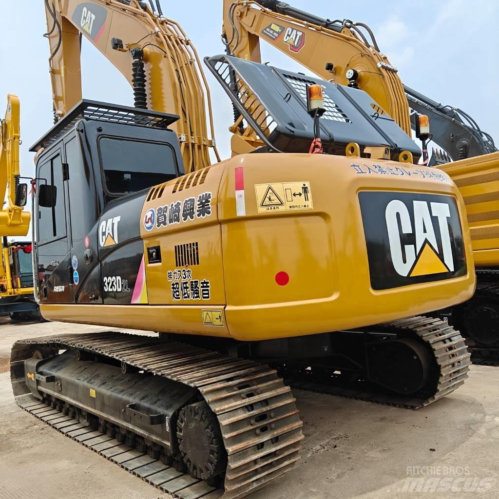 CAT 323 D L حفارات زحافة
