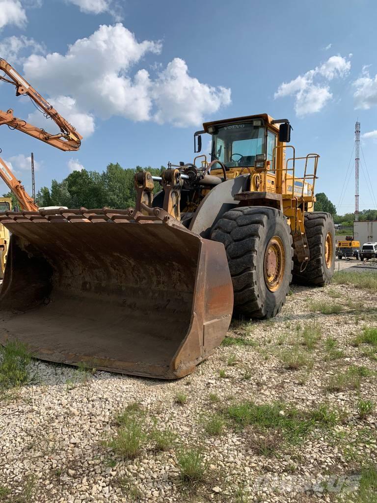 Volvo L330C لوادر بعجل