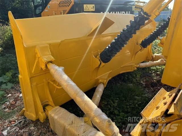 Komatsu D 85 بلدوزرات مجنزرة