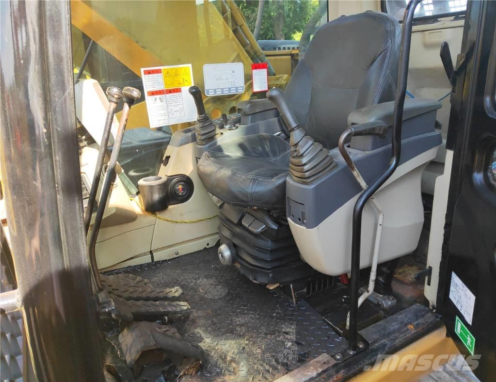 CAT 325C حفارات زحافة