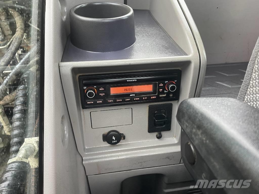 Volvo EC 140 EL حفارات زحافة