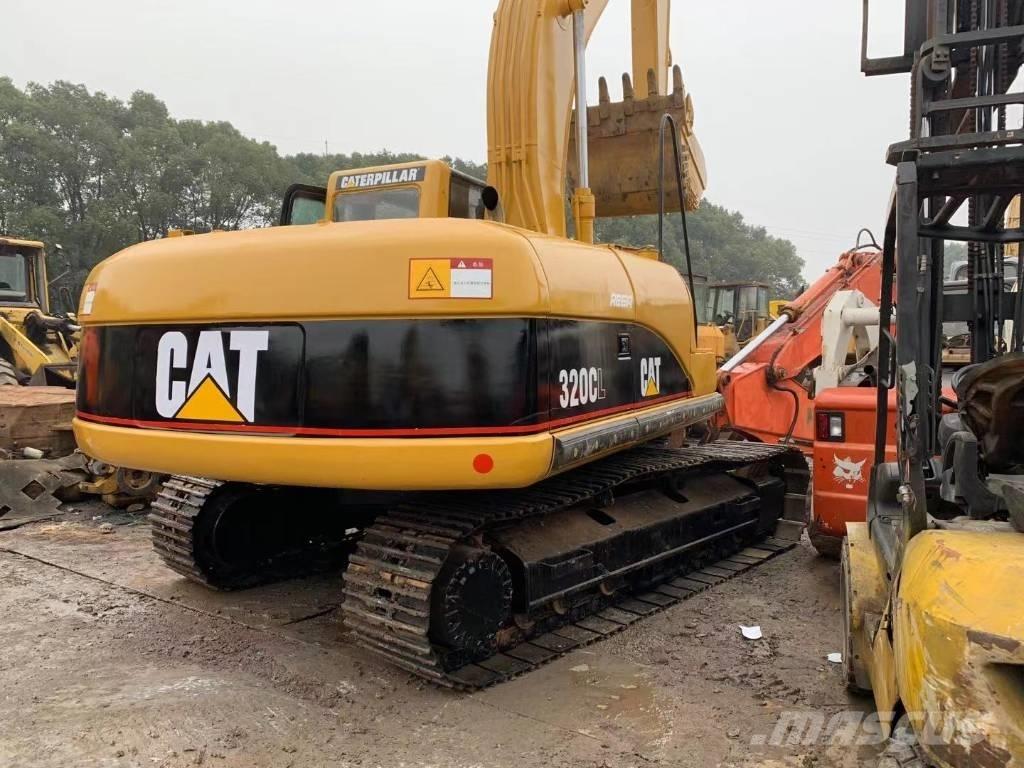 CAT 320C حفارات زحافة