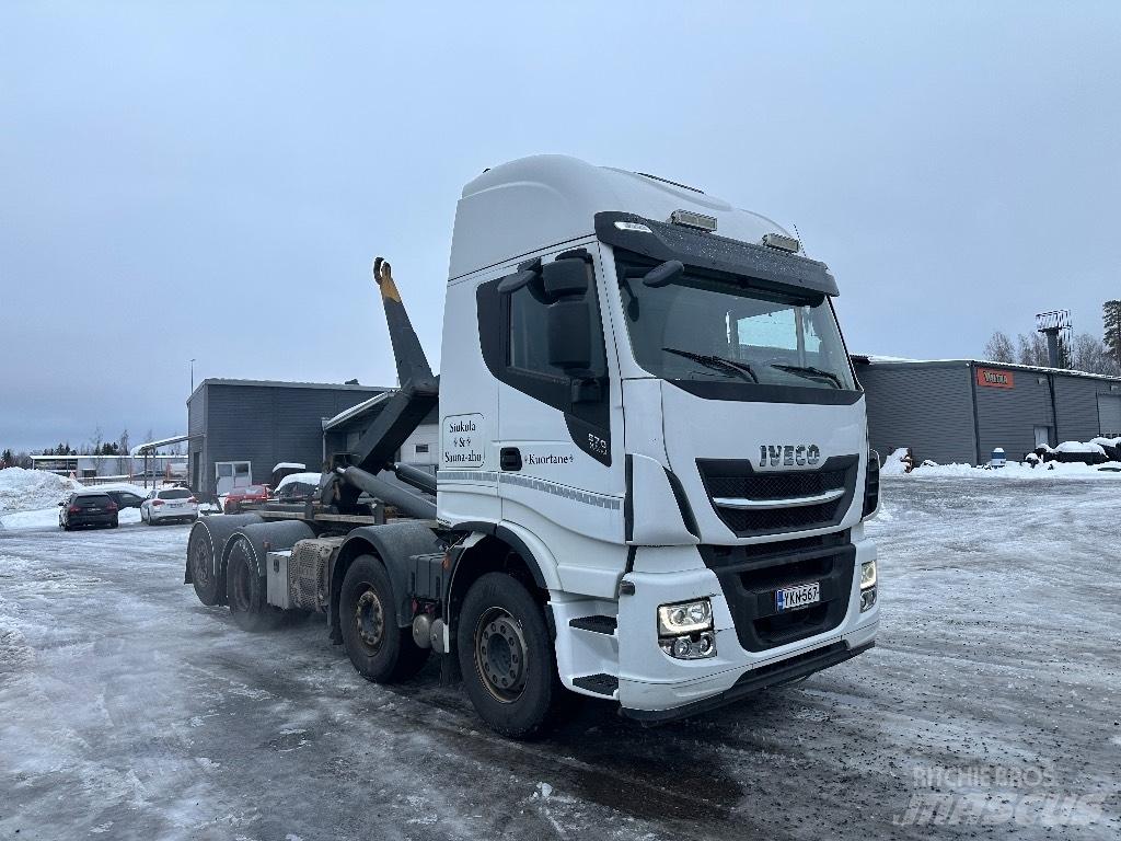 Iveco X-Way 560 8x2 شاحنات الرافعات الخطافية